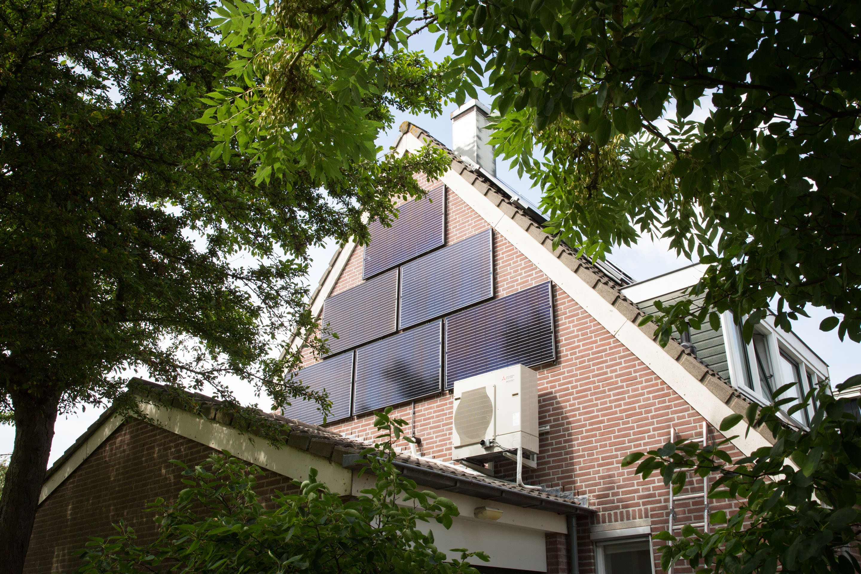 Energieneutraal-huis-woonwijk-wonen-thuisbaas-credit-Chantal-Bekker-GraphicAlert-23-zonnepanelen-dak